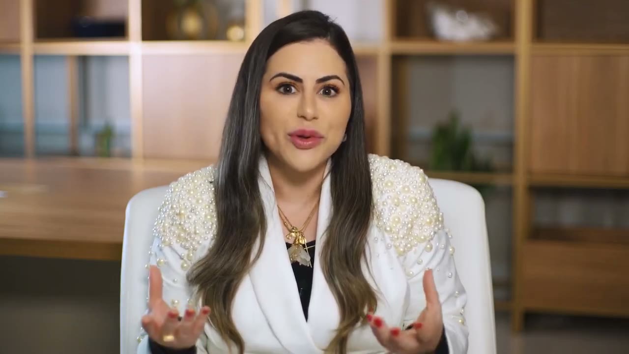 Dra. Lívia Gravina (Oncologista) — Medicina oncológica